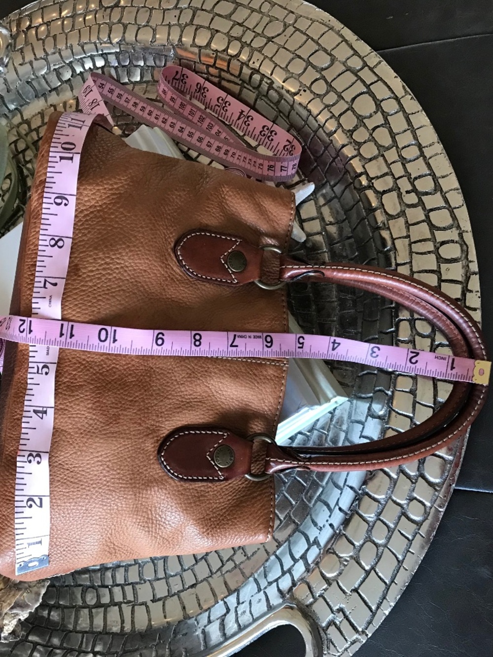 BOHO-CHIC FOSSIL RETRO SMALL LEATHER TOTE WITH ICONIC BRASS KEY CHARM - Picture 15 of 16